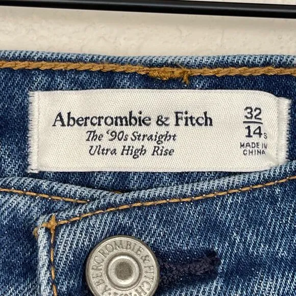 Abercrombie And Fitch The 90's Straight Ultra High Rise Jeans 32S Distressed NWT
