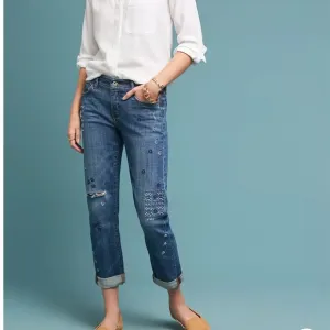 Anthropologie Pilcro Embroidered Mid-rise Slim Boyfriend Jeans