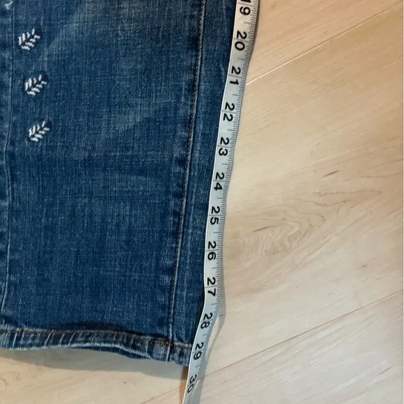 Anthropologie Pilcro Embroidered Mid-rise Slim Boyfriend Jeans