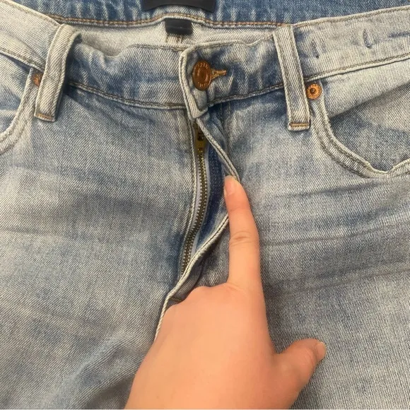 J Crew Light Wash Slim Broken In Boyfriend Jeans Women's Size 28 Distressed