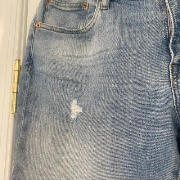 J Crew Light Wash Slim Broken In Boyfriend Jeans Women's Size 28 Distressed