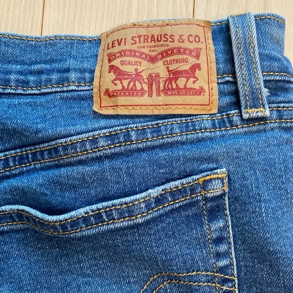 Levis Wedgie Straight Button Fly Jeans