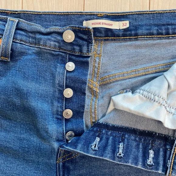 Levis Wedgie Straight Button Fly Jeans
