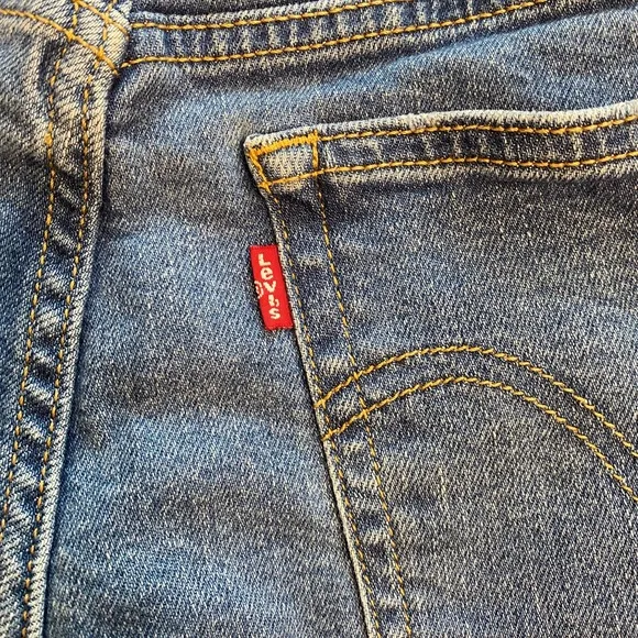 Levis Wedgie Straight Button Fly Jeans