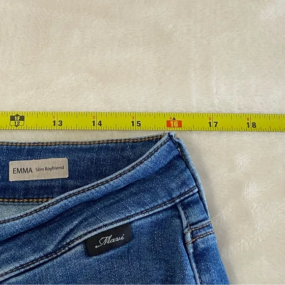 MAVI / Emma Slim Boyfriend Medium Washed Highrise Jeans Size 32