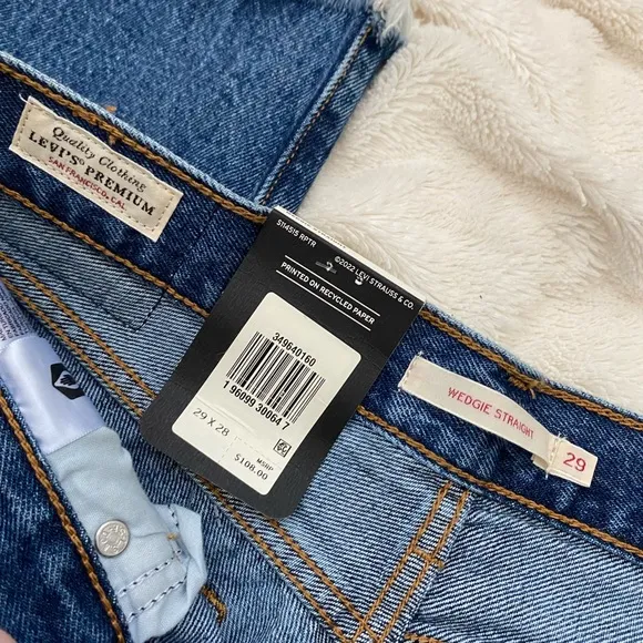 NWT Levi’s Wedgie Straight medium wash Premium Denim jeans
