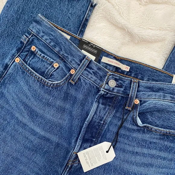 NWT Levi’s Wedgie Straight medium wash Premium Denim jeans