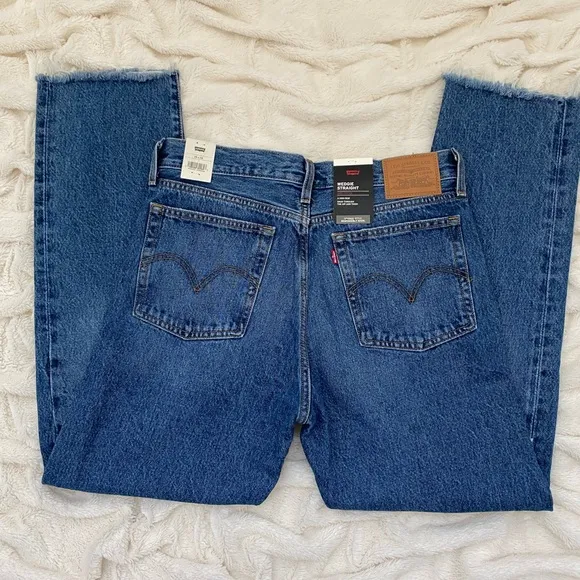 NWT Levi’s Wedgie Straight medium wash Premium Denim jeans