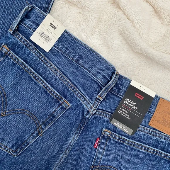 NWT Levi’s Wedgie Straight medium wash Premium Denim jeans